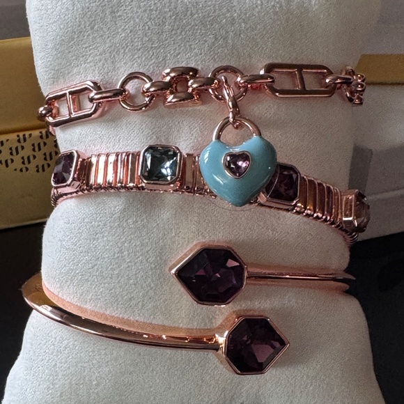 Bomb Party - THE GEM SOCIETY - HOLIDAY 2025 - ST50614 - Heart Of Pine - Picture 5 of 6